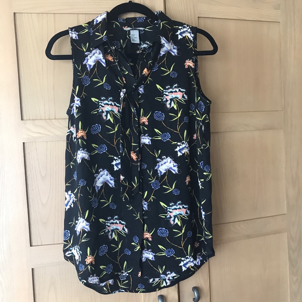 🐶H&M Black Floral Print Sleeveless Blouse size 8🐶
